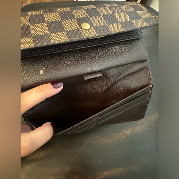 LV Damier Ebene Wallet - Picture 4 of 9